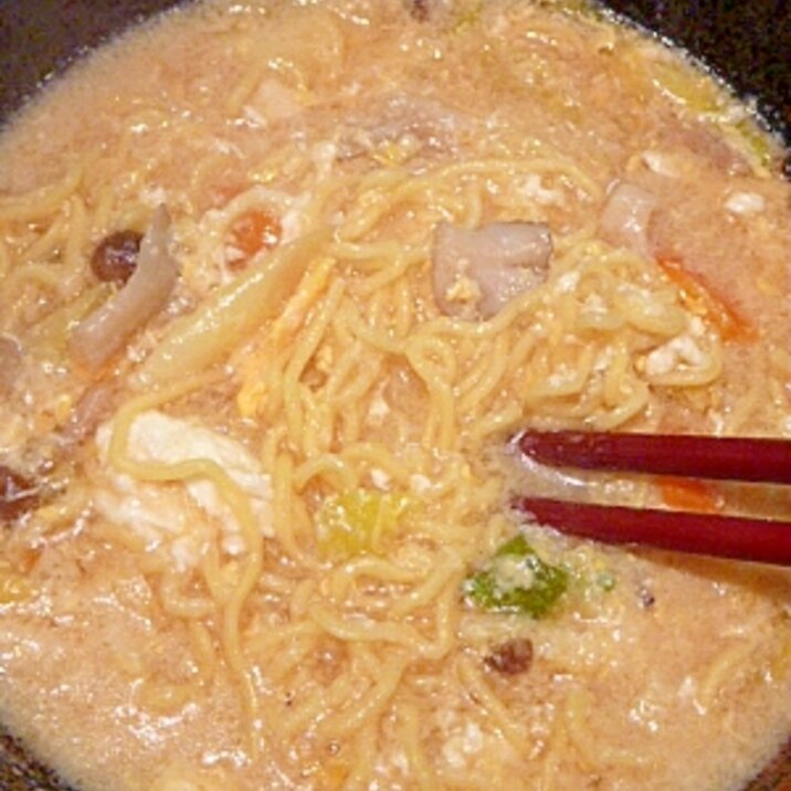 鍋のシメにとろとろ♥卵とじラーメン。